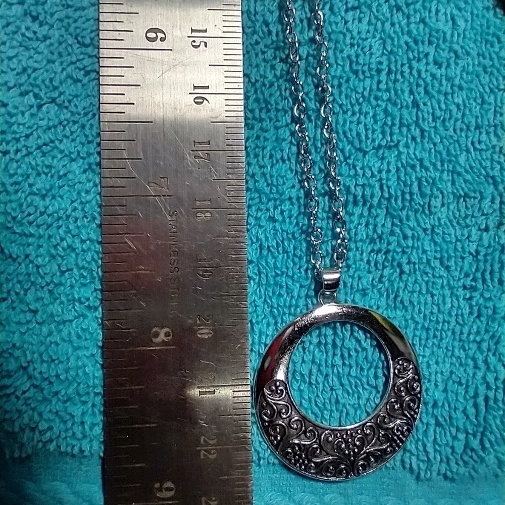 Silvertone intricate scroll design circle necklace wire earrings set